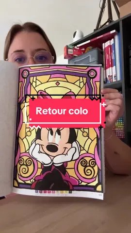 Une petite Minnie dans le tome vitraux 2  #Lifestyle #colortok #coloriagedisney #minnie #retourcolo @Hachette Heroes 