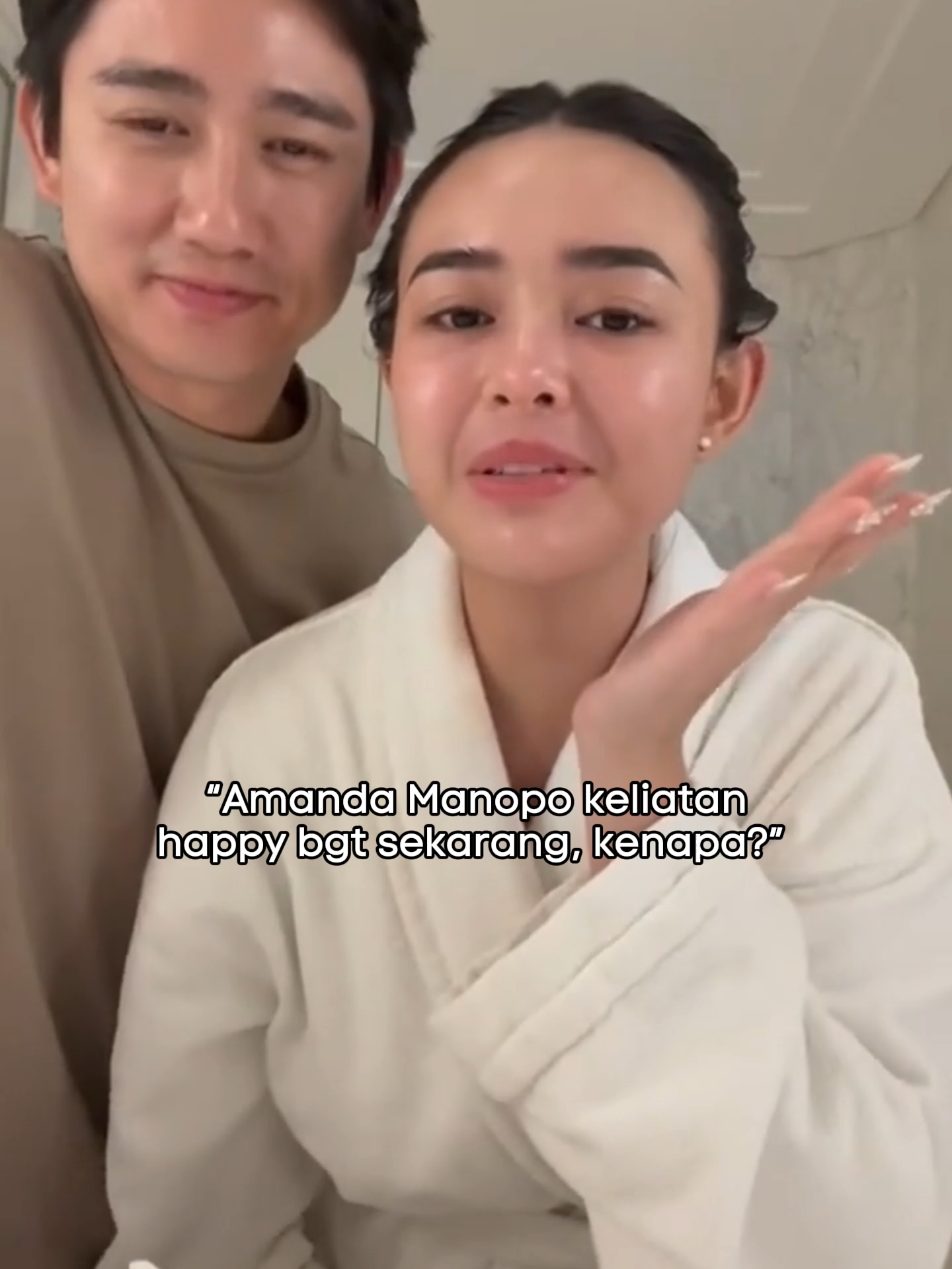 Keliatan happy banget mereka berdua