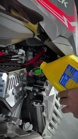 biar mesin dinggin trs pake air coolant ini gaes #vario #coolant #variomodifikasi #fyp 
