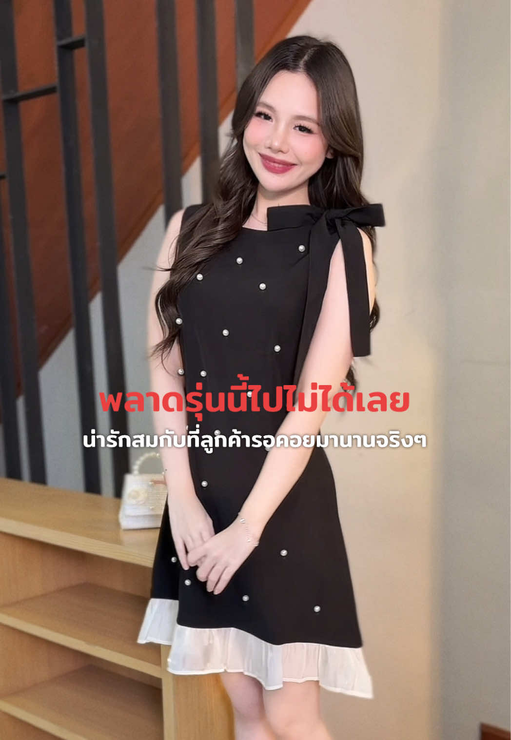 มาเสิร์ฟความน่ารัก 💖🤏🏻 มินิเดรสรุ่นที่คนร้องขอให้ผลิตเติมเพิ่มกันทั้งไลฟ์ วันนี้มีมาให้เลือกแบบฉ่ำๆแล้ว 🎉✨ #เดรสพรางหุ่น #สินค้าขายดี #เดรสน่ารักๆ #เดรสคริสต์มาส #ฟีดดดシ 