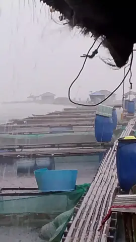 Hujan angin duh#wadukcirata #cipendeuy #pasirgeuliscipicung #fypシ゚viral🖤 