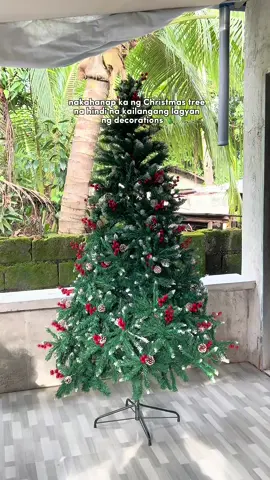 The kind of Christmas tree that’s effortless pero stunning ✨ #christmastree #berrytree #berrychristmastree 