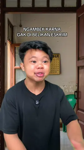 NGAMBEK KARNA GA DIBELIKKAN ESKRIM Kasian si samsul yahh #ardikatamps 