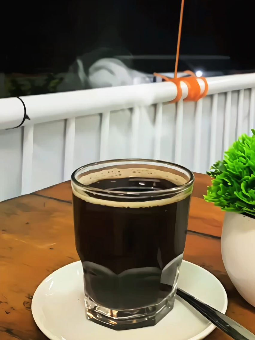 Ngopi Sambil Cari Solusi  #fyp #lewatberanda #kopihitam #warkop #vibescafe 