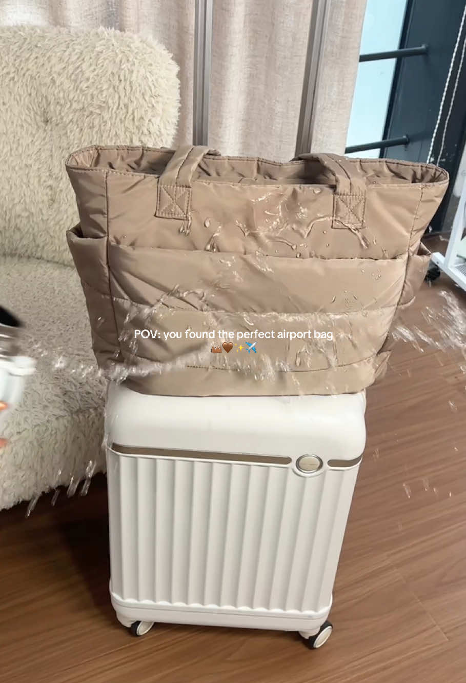 Perfect carryon tote bag🤎 Practical and affordable 🫶🏻#bagsmart #totebag #carryonbag #traveltiktok #travelessentials 