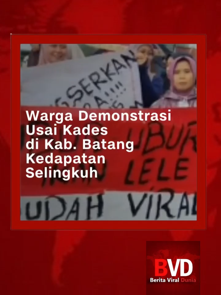 Heboh! Ratusan Warga Desa Kambangan Tuntut Kades Mundur karena Ketahuan Selingkuh 😱 Ratusan warga Desa Kambangan, Kecamatan Blado, Kabupaten Batang, memadati Balai Desa sore ini untuk melakukan aksi unjuk rasa besar-besaran. Mereka menuntut Kades berinisial S segera dicopot dari jabatannya, setelah diduga tepergok malam-malam berduaan dengan istri warga Aksi yang sempat memanas ini tetap berlangsung tertib di bawah pengawasan aparat kepolisian dan perangkat kecamatan. Perwakilan warga, Agus Setiawan, menyebut masyarakat sudah kehilangan kepercayaan terhadap Kades S dan menegaskan tuntutan agar segera diberhentikan dari jabatannya Berita lengkapnya bikin heboh warga sekitar! 🔥 #bvd #beritaviraldunia #beritaterbaru #batang #kades #selingkuh #beritaviral #indonesianews #kabarviral #infoviral #beritahariini #kasusviral #aksiprotes #desakambangan #wargaprotes #trendingnews #beritahot