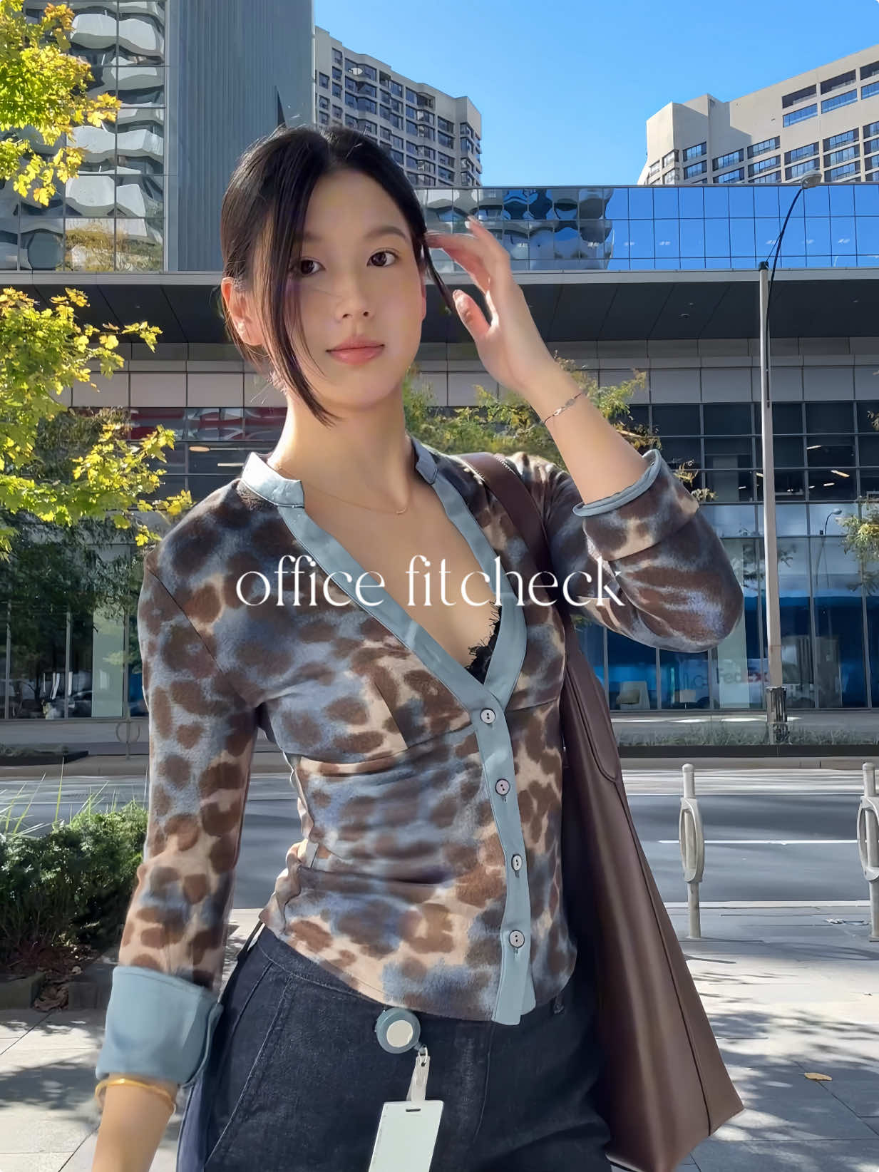 Me pretending I don’t check my outfit in every reflection on the way to work 😌 #OOTD #commutestyle #fyp #officefitcheck #citygirls 