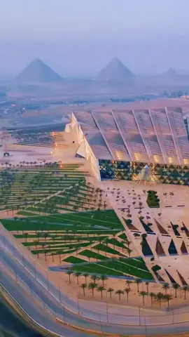 مصر على موعد مع لحظة تاريخية غير مسبوقة؛ فالعالم كله يستعد لمتابعة الافتتاح الأسطوري للمتحف المصري الكبير أكبر صرح حضاري في تاريخ البشرية الحديثة. ▪️ الحكومة المصرية تدرس إعلان يوم الافتتاح إجازة رسمية للمواطنين، ▪️ مع عرض حفل الافتتاح على شاشات عملاقة في ميادين المحافظات ليشاهده الشعب المصري لحظة بلحظة. ▪️ الأوركسترا الرئيسي بقيادة المايسترو ناير ناجي، وتأليف موسيقي العظيم هشام نزيه، بمشاركة ١٢١ موسيقي مصري، إلى جانب عازفين من ٧٨ دولة حول العالم لأداء موسيقى السلام العالمي. ▪️ عرض خرطوش الملك رمسيس الثاني مضيئًا على المسلة المعلقة أمام واجهة المتحف في مشهد بصري مهيب. ▪️ قاعة الملك توت عنخ آمون تُعرض كاملة لأول مرة في التاريخ بـ ٥٣٩٨ قطعة أثرية أصلية لا تُقدّر بثمن. ▪️ متحف مركب خوفو ينضم رسميًا إلى المسار الافتتاحي للزوار. ▪️ قنوات العالم الكبرى تستعد لبث الافتتاح في تغطية تاريخية غير مسبوقة. ▪️ اليوم الأول مخصص للرئيس عبدالفتاح السيسي وضيوفه من الملوك والرؤساء والأمراء والملكات، ▪️ واليومان الثاني والثالث لكبار الشخصيات العالمية والوزراء والمؤسسات الدولية. ورغم هذا الحدث الأسطوري لا زيادة في أسعار التذاكر للمصريين، حتى بعد إضافة قاعة توت الكاملة ومتحف مركب خوفو للمسار الافتتاحي. إنه ليس مجرد افتتاح متحف … بل بيان حضاري للعالم أن مصر كعادتها  لا تزال سيدة التاريخ وصاحبة الحضارة الأولى والأبقى. 🇪🇬✨