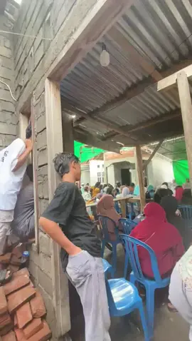 Ade wau ke arieee lain wadu lain persada lain kalate adeeee keee adeeee