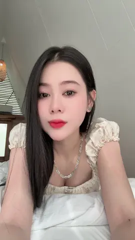 ả ta tự thấy ả xinh 🤭