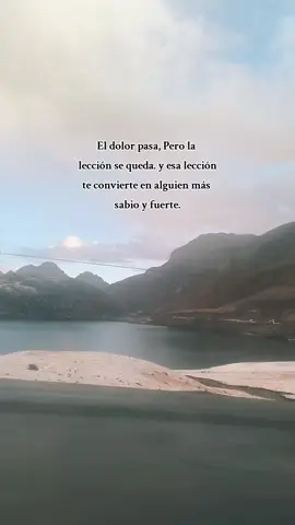 ✈️🚗en algún lugar del mundo🚗✈️🥀🖤🧃❤️‍🩹El dolor pasa, Pero la   lección se queda. y esa lección  te convierte en alguien más  sabio y fuerte.🥀🖤❤️‍🩹🧃