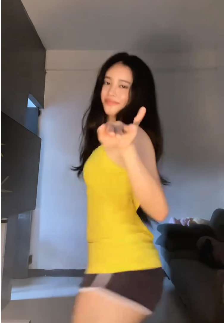 #fyp #KATSEYE #deslizando #yellowtop 