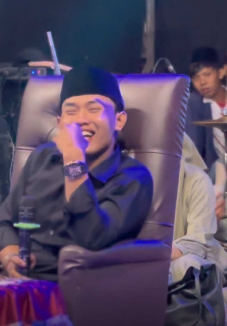 Pengajian di pati gus ell sampek mesem mesem pyambak mersani vokal e nyanyi 😅🤣🤏. #fypagee #viral?videotiktok😇 #viral?videotiktok😇😇1melleanbangladesh #viral_video #fy @MT. IBADALLAH OFFICIAL 