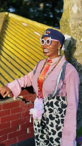 Thanks to 900k followers I love you all swears ❤️🥰🎉🎉 you guys are the best ❤️🥰❤️