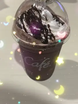 マックの三角チョコパイ いちごミルク味とチョコフラッペ オレオ⁡クッキーを飲んだよ！ 美味しかったよ⁡😋⁡🍽️#マック 