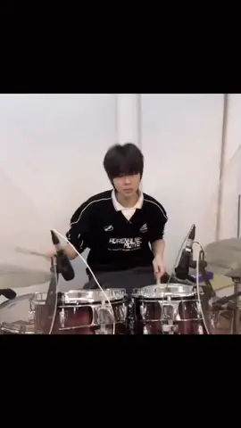 có một em bé luôn rất hạnh phúc khi em được gõ trống, khi em được cất tiếng hát và khi em được đứng trước fans của mình 🥺 #prem_space #bounprem #premwarut #fyp #fyp 