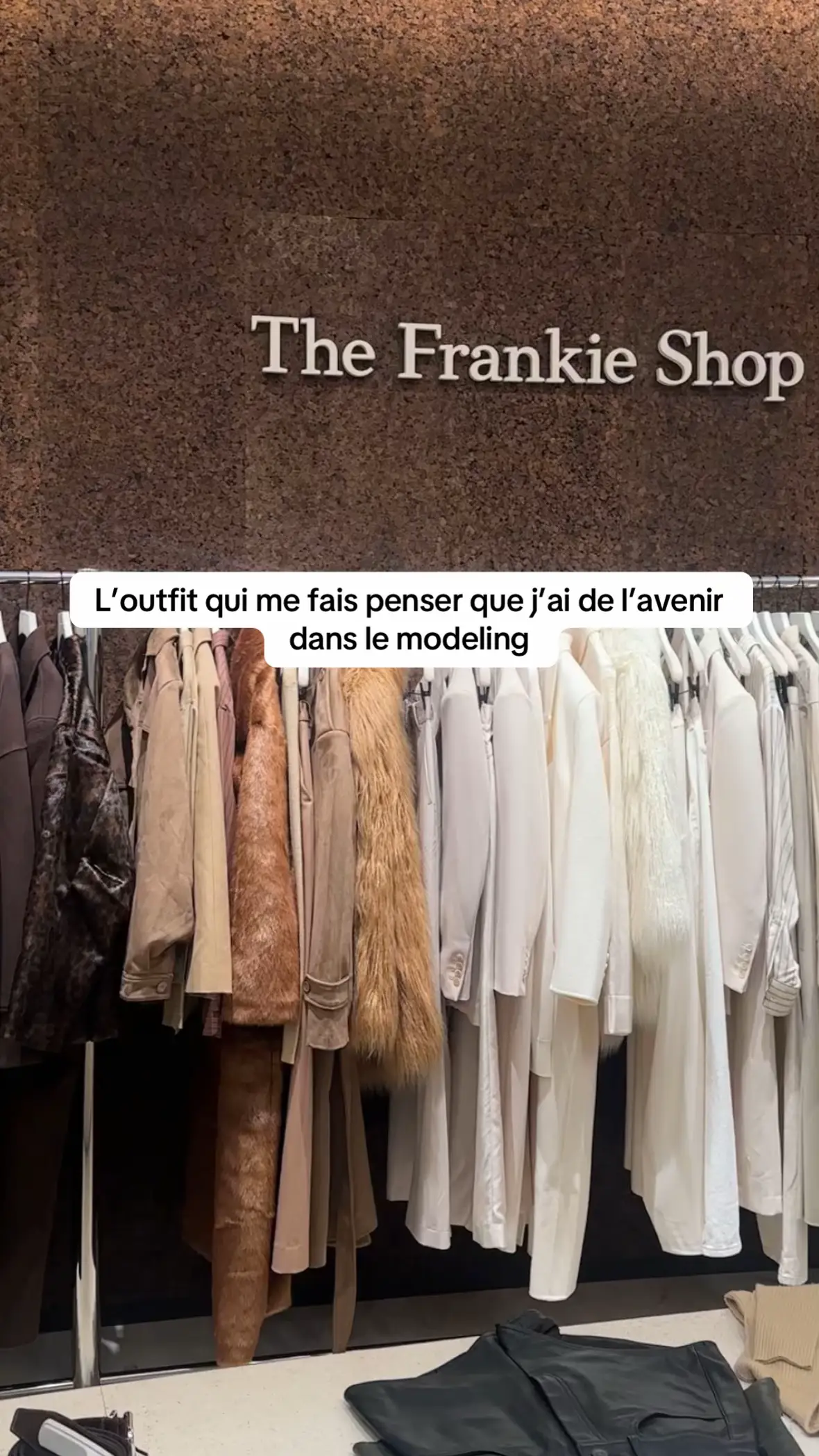 L’outfit qui me fais penser que j’ai de l’avenir dans le modeling #OOTD #outfitideas #outfit #pourtoii