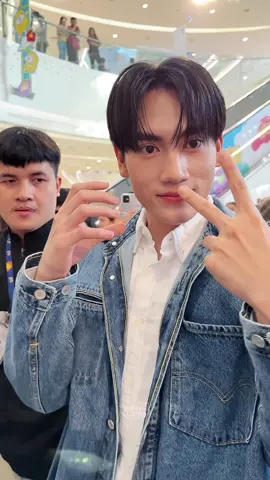 ส่งน้องปังร้อนนอกไปเติมไฟกัน 😭❤️‍🔥 @Pung_phirunwat #pungphirunwat  #RobinsonSuperJeansWeekXPung