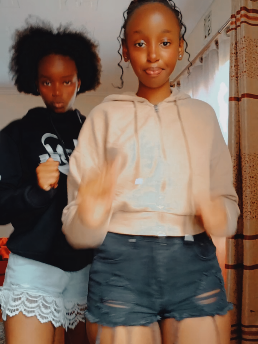 Did this dance with lil Siz❤️ DC:Me #flo_tael #tiktokenya🇰🇪 #newdancechallenge #fypシ゚ 