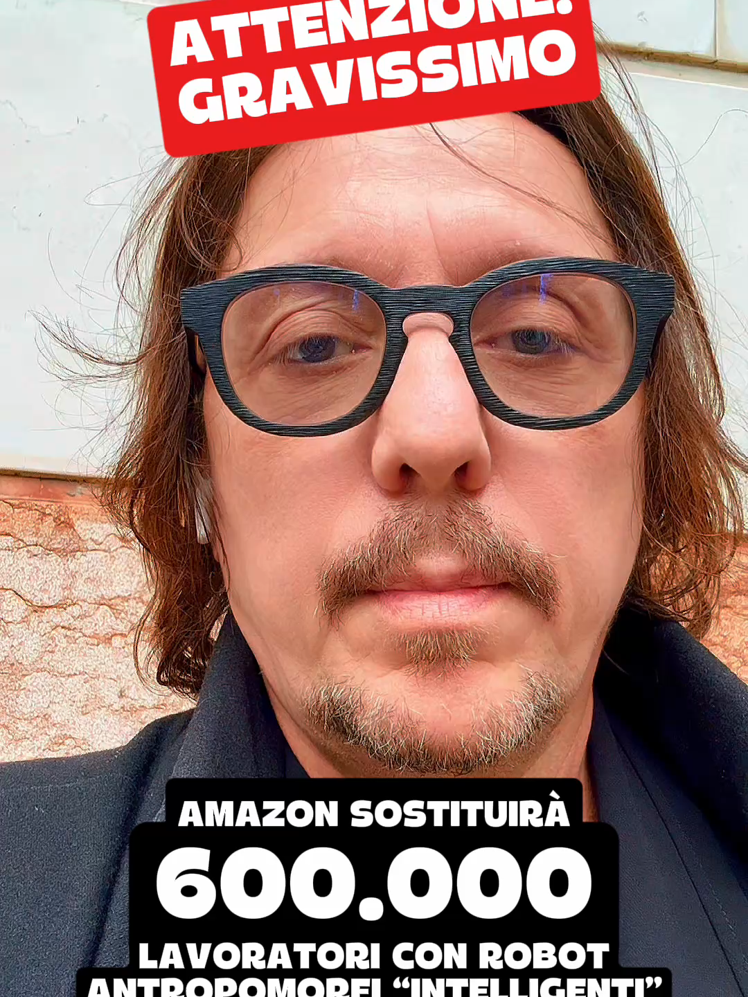Attenzione! Gravissimo. Notizia appena uscita: Amazon sostituirà 600.000 lavoratori con robot antropomorfi “intelligenti”. Ditemi cosa ne pensate nei commenti e condividete il video.