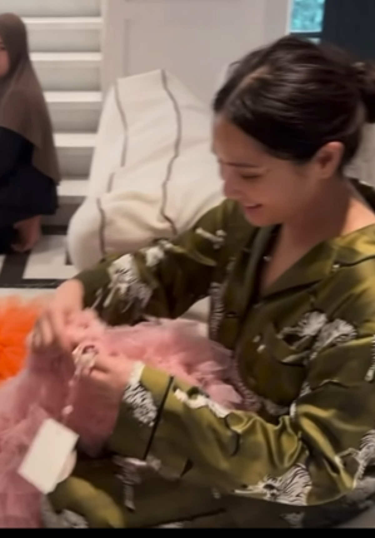 MasyaAllah baju di beli mama gigi buat ama buanyak bgt🤭🥰😘#ranaimamalikaraudiaandara #ranaima #lily #fyp 