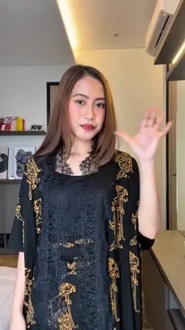 One set batik kondangan premium super wangi dan cantikkk 😍 ini kainnya wangi bangeetttt (bisa cek sendiri di review produknyaa 😭). Liat aja itu kainnya sejatuh ituuu, lace nya se mewahhh ituuu. Kalo dipake secantikkk itu 😭🫶🏻 outfit kondangan simple tapi mewah bangettt #batik #onesetbatik #kondangan #outfitkondangan #batikwanita 