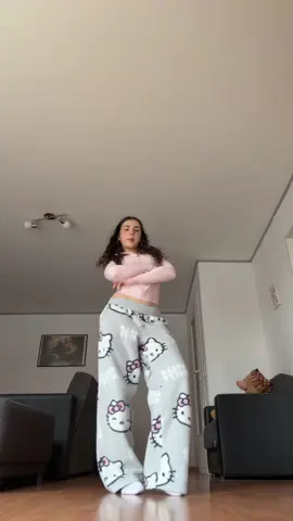 make it rain trick🙂‍↕️ @OL cooked with this one again #fyp #dancetrend2025 #newdance #makeitrain #trendingvideo 