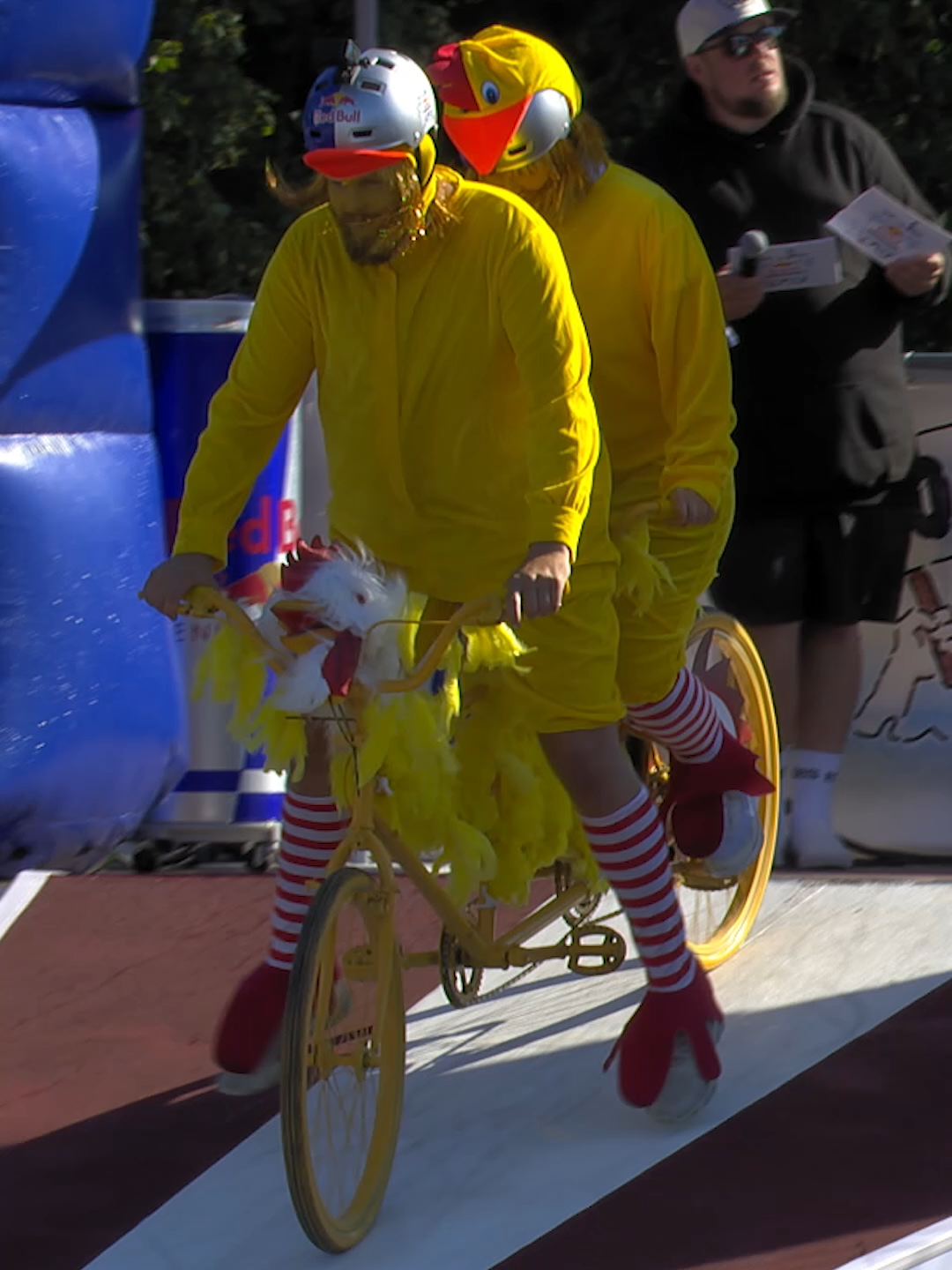 eggs-treme run 🐓 #redbull #givesyouwiiings #energydrink #redbullstalenros #redbullsattelfest