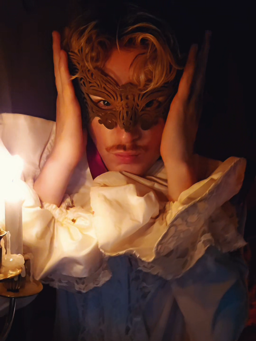 Name the book 👇  #tears #sabrinacarpenter #trend #BookTok #romantasy 