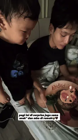 Great father tetap bahagia @aadaehoon bersama 3 malaikat kecilnya #foryoupage #daehoon #junho #eunho #jena 