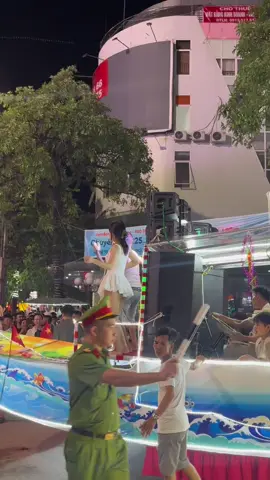 Phải bóc bao nhiêu cuốn lịch để có được hạnh phúc ạ#trungthutuyenquang #viraltiktok #xuhuong #follow #việtnam🇻🇳💪 