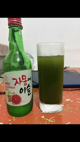 Didn’t know matcha and soju could actually vibe this well 💚🍶 A little buzz, a little calm — the combo we never saw coming 👀 #matcha #soju #matchacocktail #meowcha #fyp 
