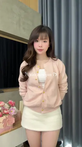 1 chiếc cardigan có màu hồng siu dịu luôn 💞🤍🫶🏻🍂 #len #cardigan #muathuhanoi 