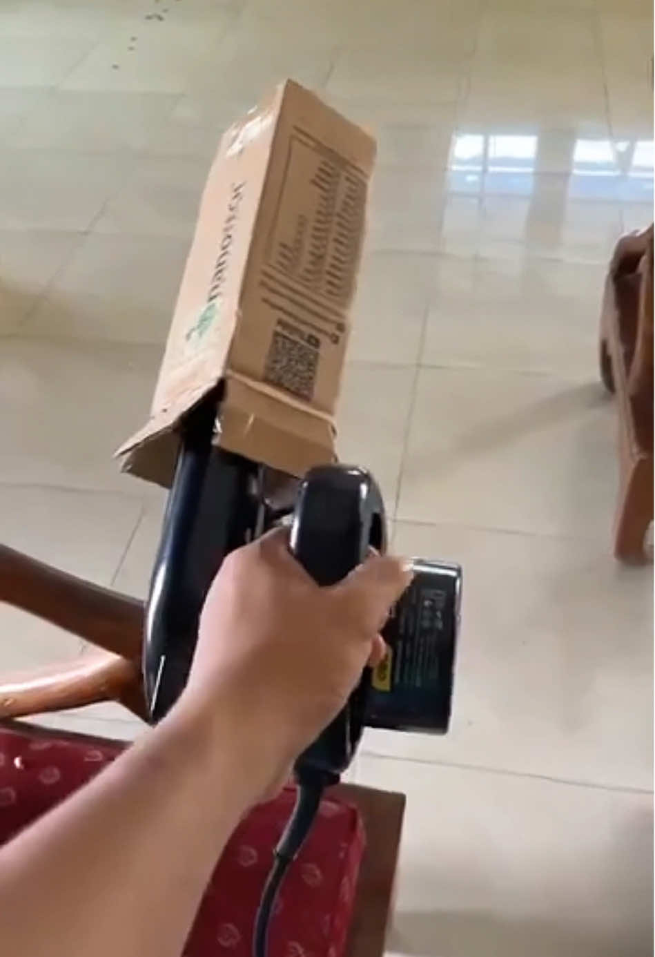 Thổi cực khỏe, hàng xịn nó phải khác! Máy Thổi Bụi Hút Bụi Cầm Tay 2 Chiều Deli Đa Năng, Nhỏ Gọn, Tiện Lợi - Công Suất Lớn 600W EDLGF03-E1 Máy Hút Bụi Làm Sạch #minhshop 