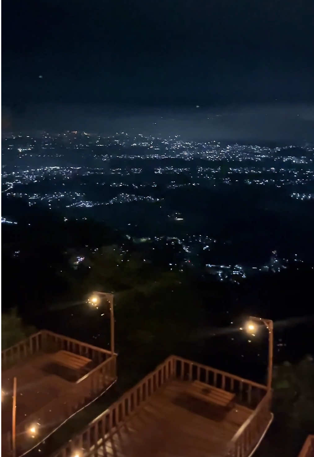 Gak nyangka bakal dapet #citylights sebagus ini di #rumahgantole #bandung 😍