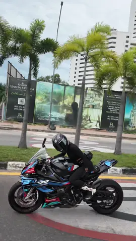 Vibez 💯🫶🏽 #fyp #bikergirl #motorcycle #bmw #biker 