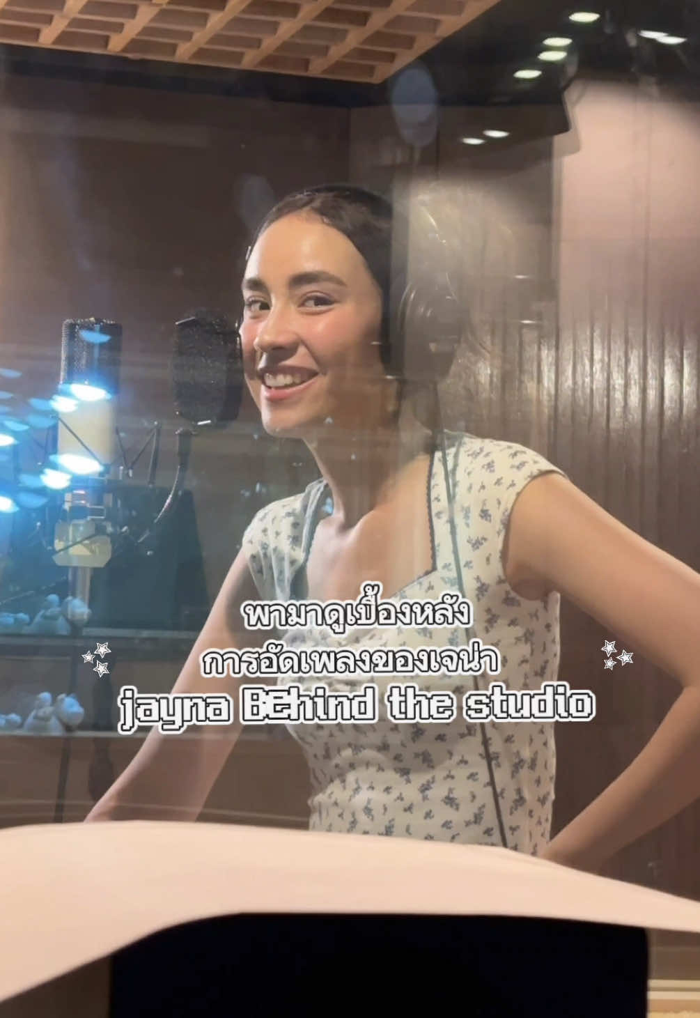 พามาดูเบื้องหลังการอัดเพลงสุดน่ารักเฮฮา ของเจน่ากัน @J  . . #พิษรัก #poisonouslovetheseries #jayna #ginnyjayna #sothisislove 