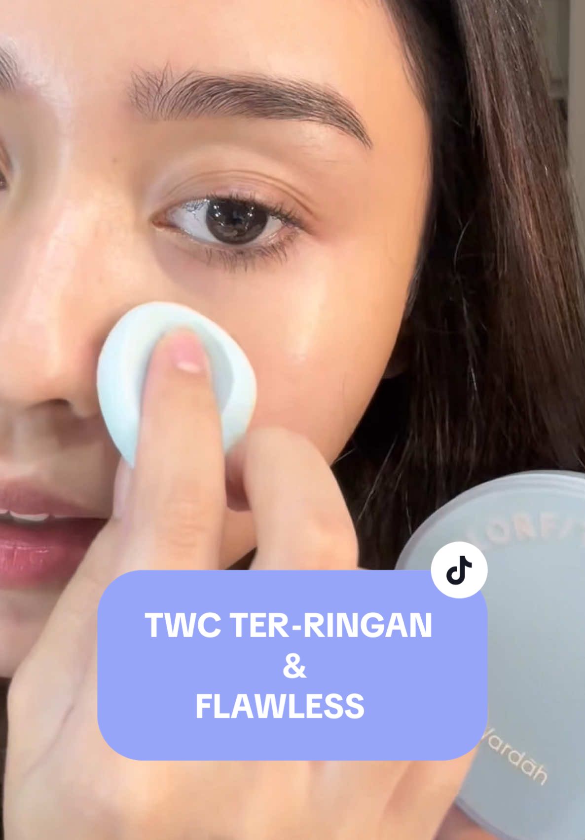flawless abisss ga keliatan kayak pake TWC kan?! dan kayaknya ini twc paling ringan yg pernah gue coba deh, seringan itu #bedakpadat #bedakpadatwardah #bedaktealwardah @Wardah Beauty Official 