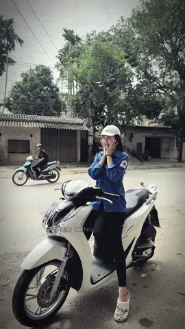 #CapCut Uyên Trang và gru nhạc của cổ #sh160i 