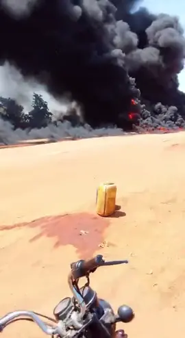 More than 35 people have died, and several others have been injured in a fuel tanker explosion in Niger State, Nigeria, after residents rushed to siphon fuel from the vehicle. According to reports, the tanker skidded off the road and overturned. Moments later, as residents gathered to scoop fuel from the leaking tanker, it suddenly exploded, resulting in multiple fatalities and injuries.#nigeriantiktok🇳🇬 #ghanatiktok🇬🇭 #westafrica #africa #southafrica 