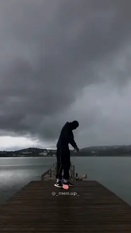 🔥 “Os monstros não somem quando você foge — eles se calam quando você enfrenta.” #reflexão #foco #disciplina #viral #vida 