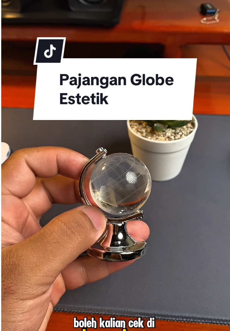 Pajangan globe kristal buat nambah meja kamu jadi estetik #pajangan #estetik #pajanganaesthetic 