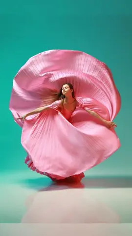 odel poses for photoshoot📸#balletphotography #rhythmicgymnastics #dancephotography #dress #balletphotography