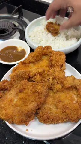 Ganito naman paraan ko para maging crispy at malambot ang pork chop 😊 #BreadedPorkchop #brinesolution 