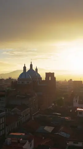 El amanecer del miércoles 22 de octubre en Cuenca. #drones #dron #ecuador🇪🇨 #cuenca_ecuador @Titan Tech Ecuador @Vinicio Yunga 