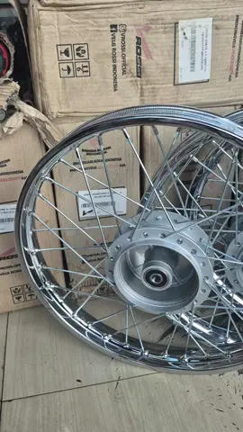 velg belakang revo absolute,revo fit,revo f1,revo lama,karisma,fit new,kirana,supra x lama  velg baru tromol baru jari2 baru ,velg sudah distell rapi yang kmaren lagi cari cari velg tinggal order dikranjang kuning dipojok kiri bawah #fyppppppppppppppppppppppp #velgrevo#velgsupra#velgkarisma #tiktokshop 