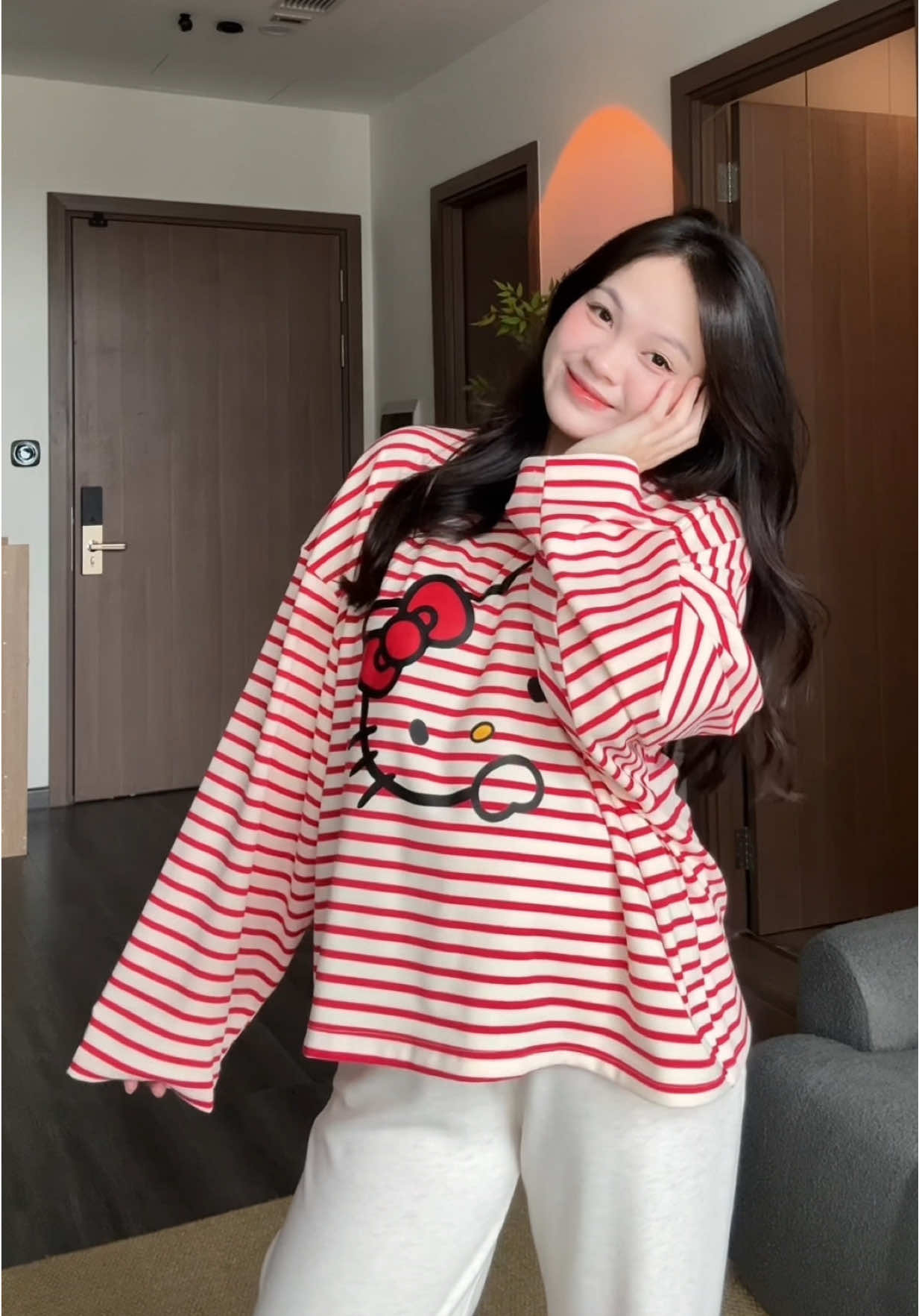 Áo thun boxy tay dài, mẹ bầu 25w mà k thấy bụng lắm ạ ✨#huongtranreview 