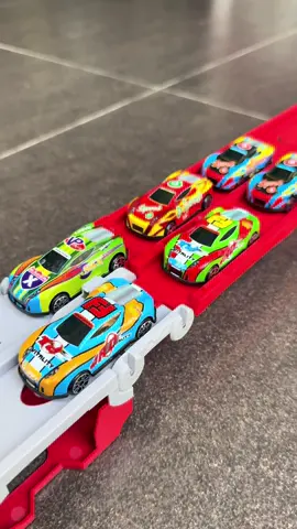 รถแข่งของเล่นขนาดใหญุ่#Hotutoy#รางรถแข่ง #รถแข่ง #รถของเล่น #รถราง 