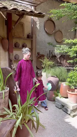 Áo dài mẹ và bé gái . #xuhuong #tet #aodaimebe #aodai 