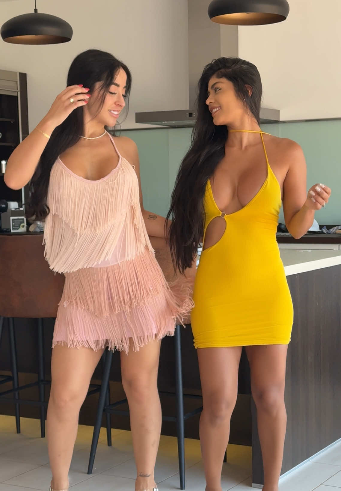 Una bachata con ella @Freya Celeb #bailes #fyp #follows 